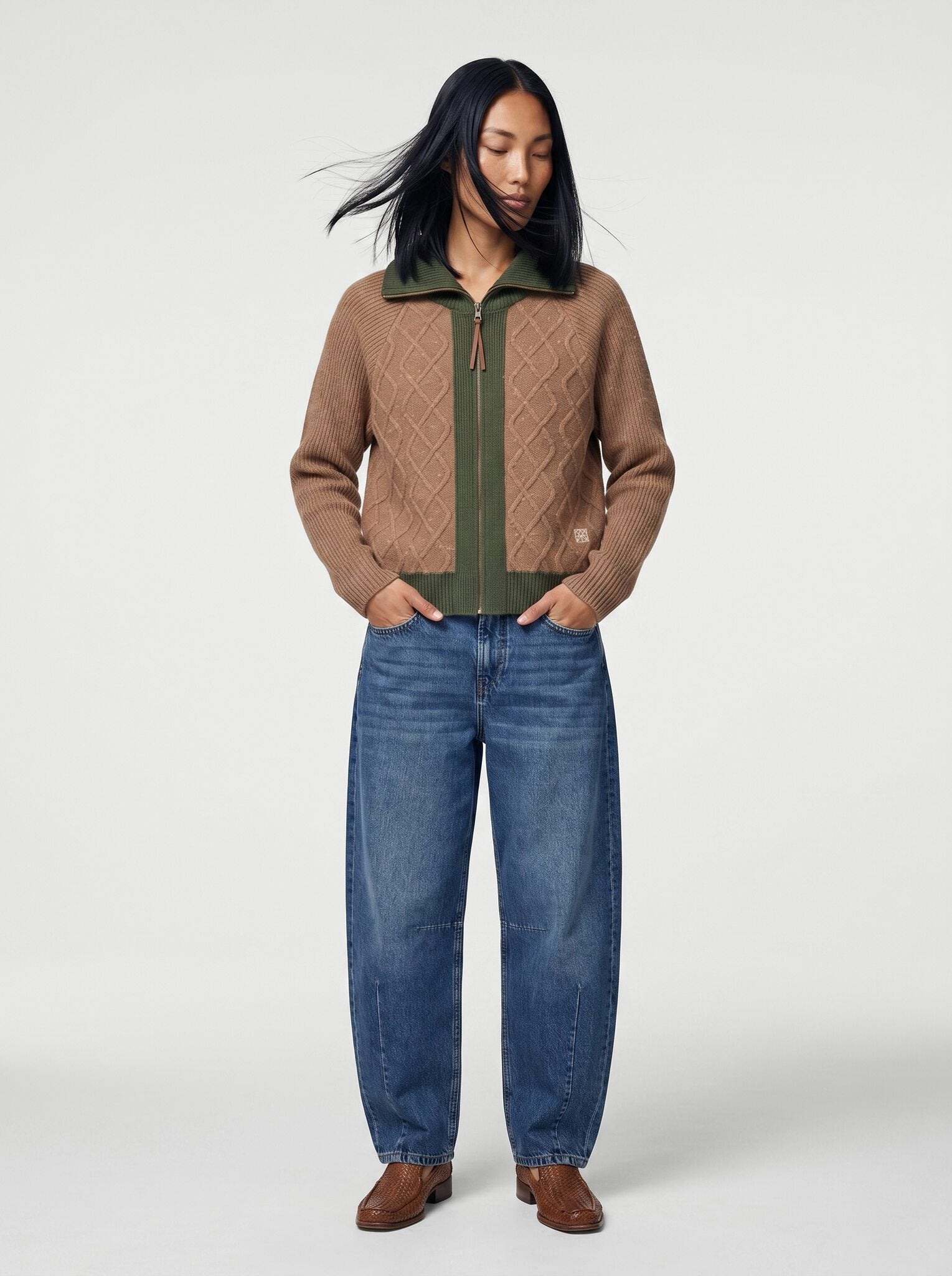 Modelshot / Blue Denim / Detail